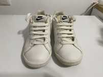Nike Court Royale