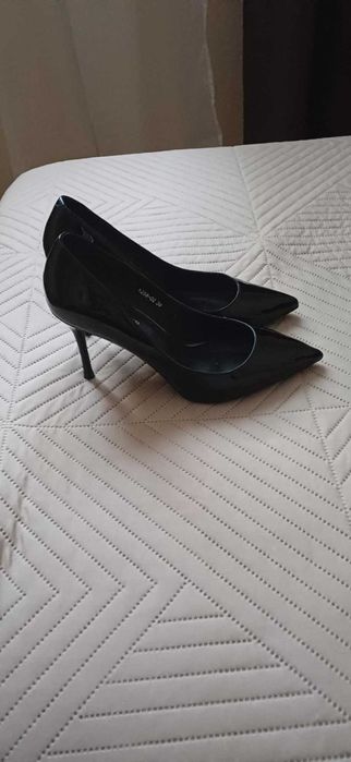 Лачени черни обувки Gino Rossi, 39 номер