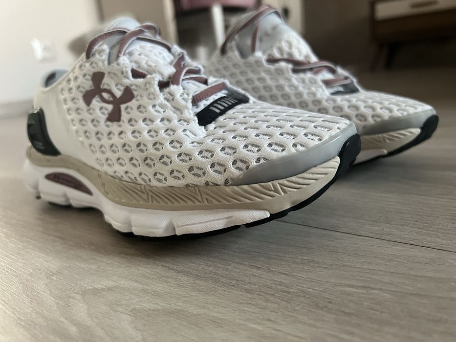 Спортни обувки Under Armour