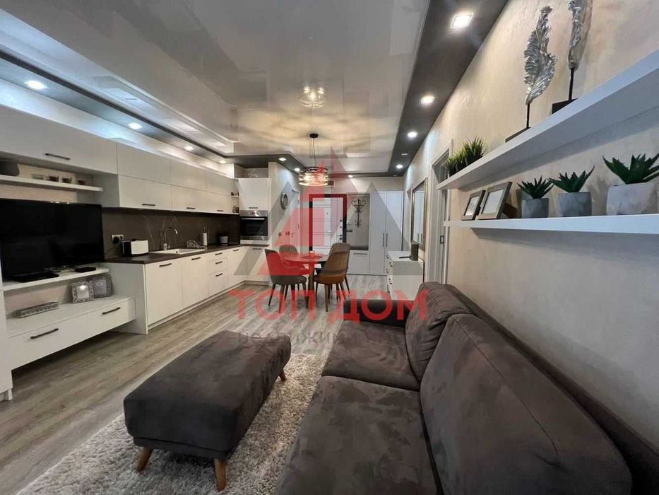 Дава се под наем Тристаен апартамент в Варна, Център - 74 кв.м за 1100 € - Снимка #1