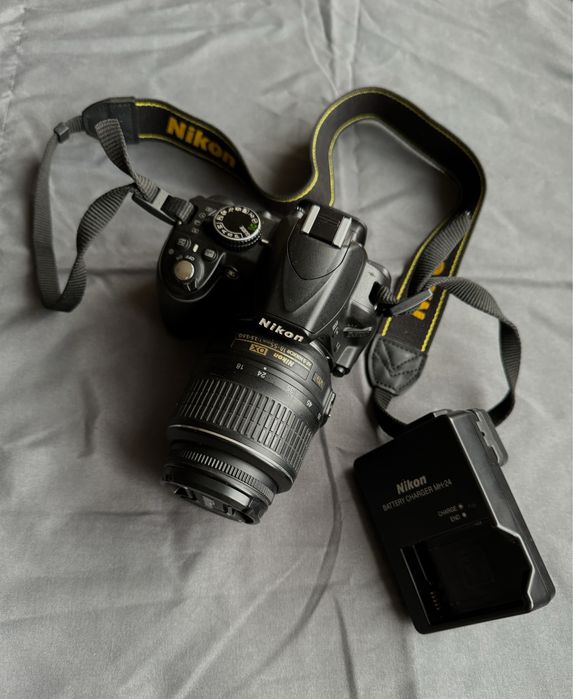 Nikon D3100 + объектив 18-55mm + зарядное устройство