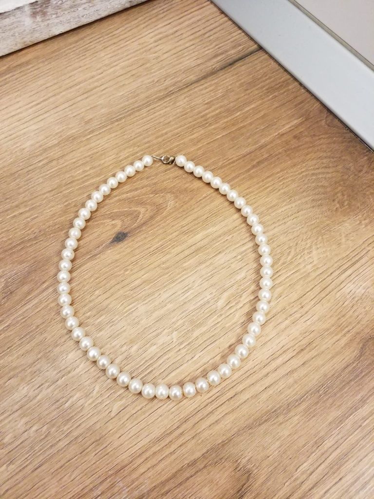 Coliere diferite modele cu perle,chihlimbar...