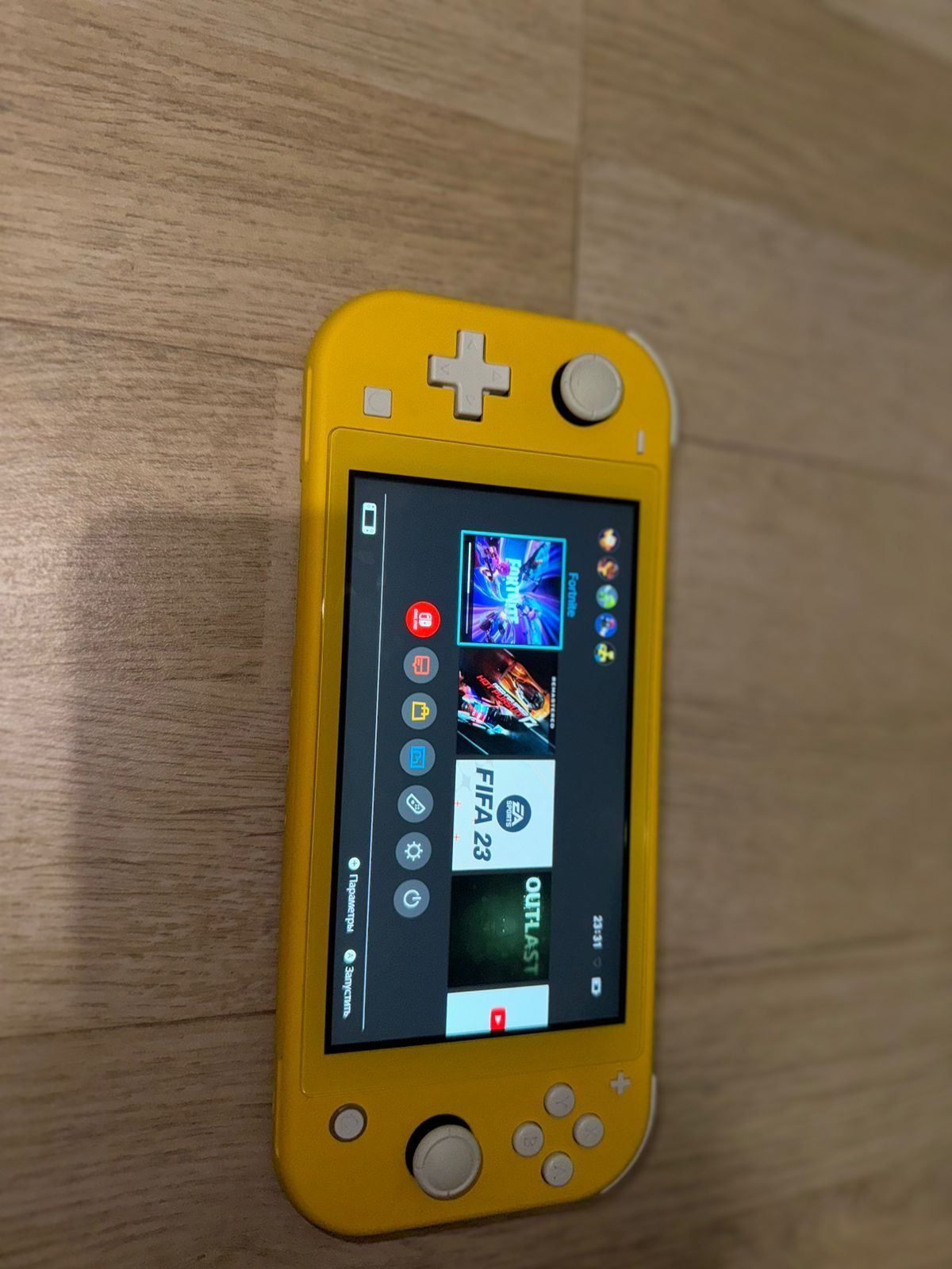 Продам Nintendo switch lite