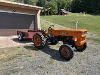 Tractor Fiat 250 cu remorca monoax