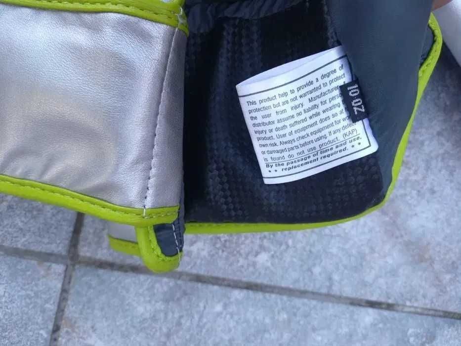 Vând mănuși box profesionale