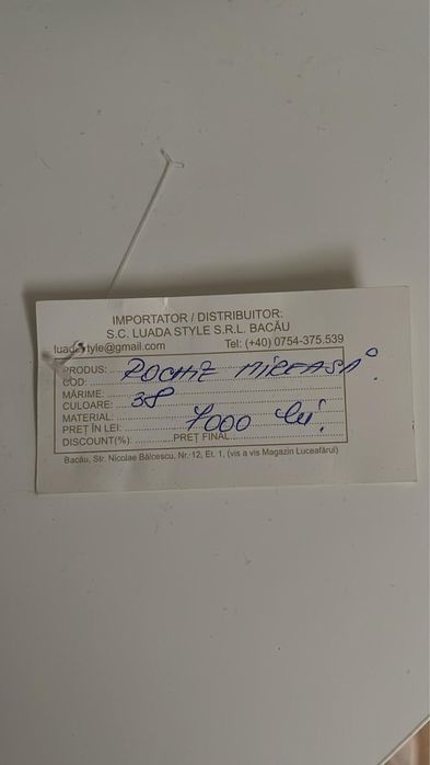 Vand rochie de mireasa , cu crinolina si voal incluse