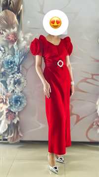 Красное платье в отличном состоянии