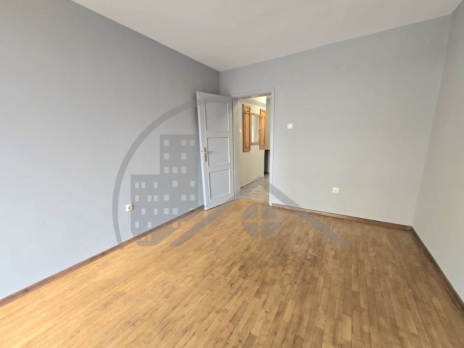 Продава се Двустаен апартамент в Варна, Зимно кино Тракия - 64 кв.м за 1036 €/кв.м - Снимка #5