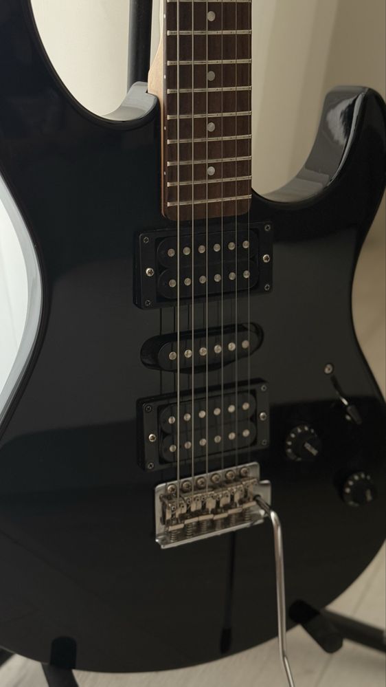 Продаю электрогитару Yamaha ERG-121U
