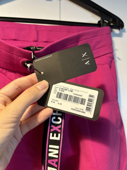 Vand pantaloni de trening Armani Exchange