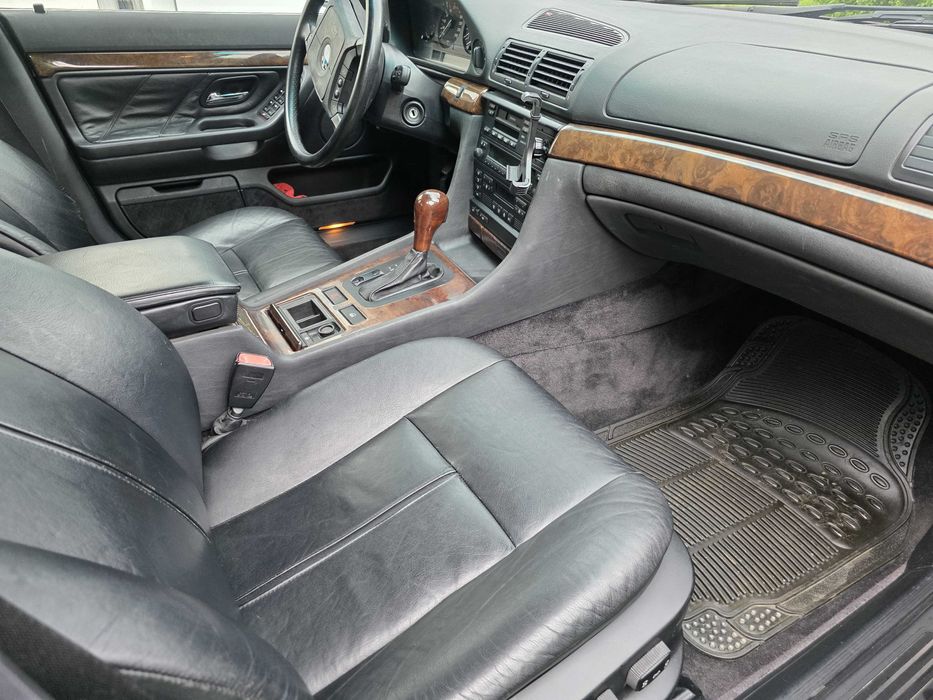 BMW 740i E38 4.0 V8 286 CP An 1994 Retromobil.