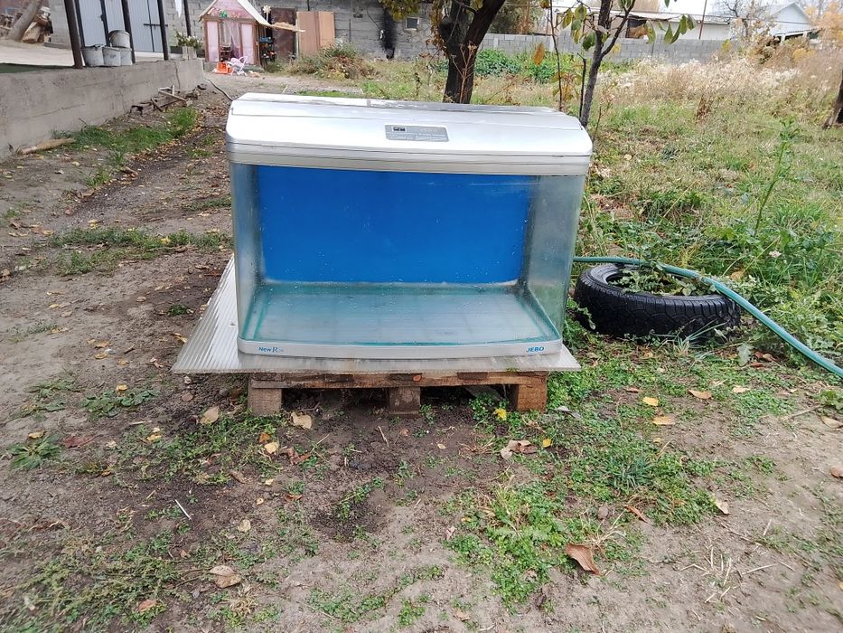 Продам два аквариума объем 200 литров