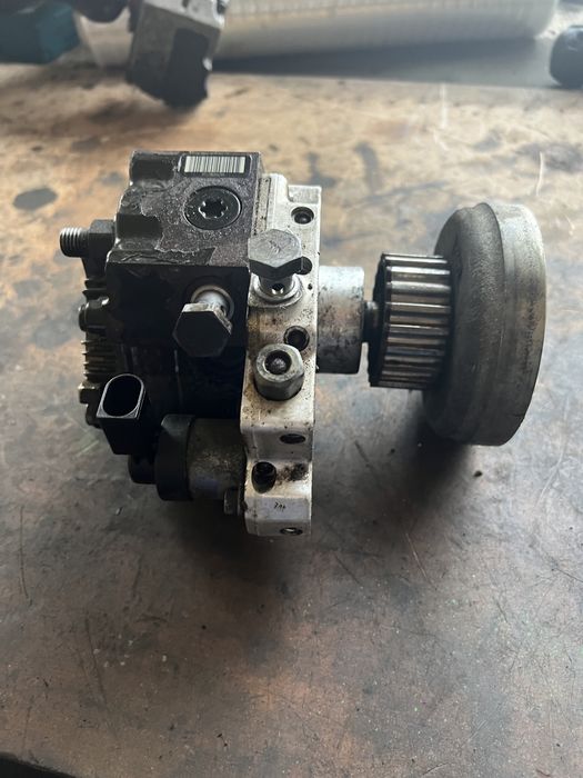 Pompa Inalte Audi A6 4F 2.7 TDI OE:059130755E