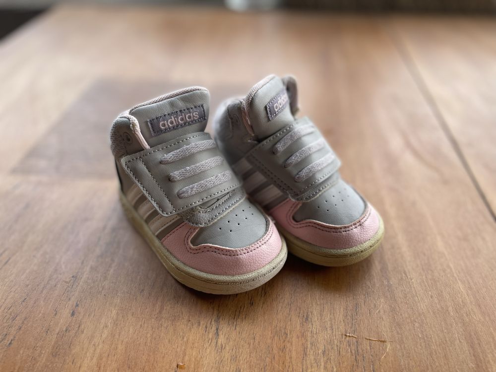 Маратонки Adidas / номер 22