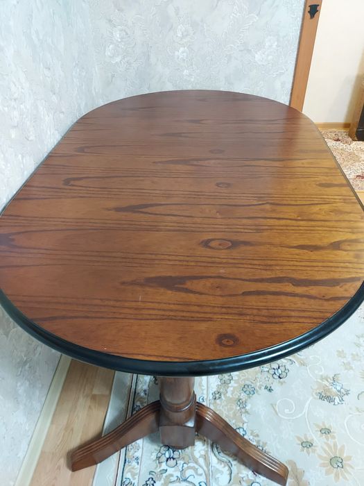 Продам стол для гостиной