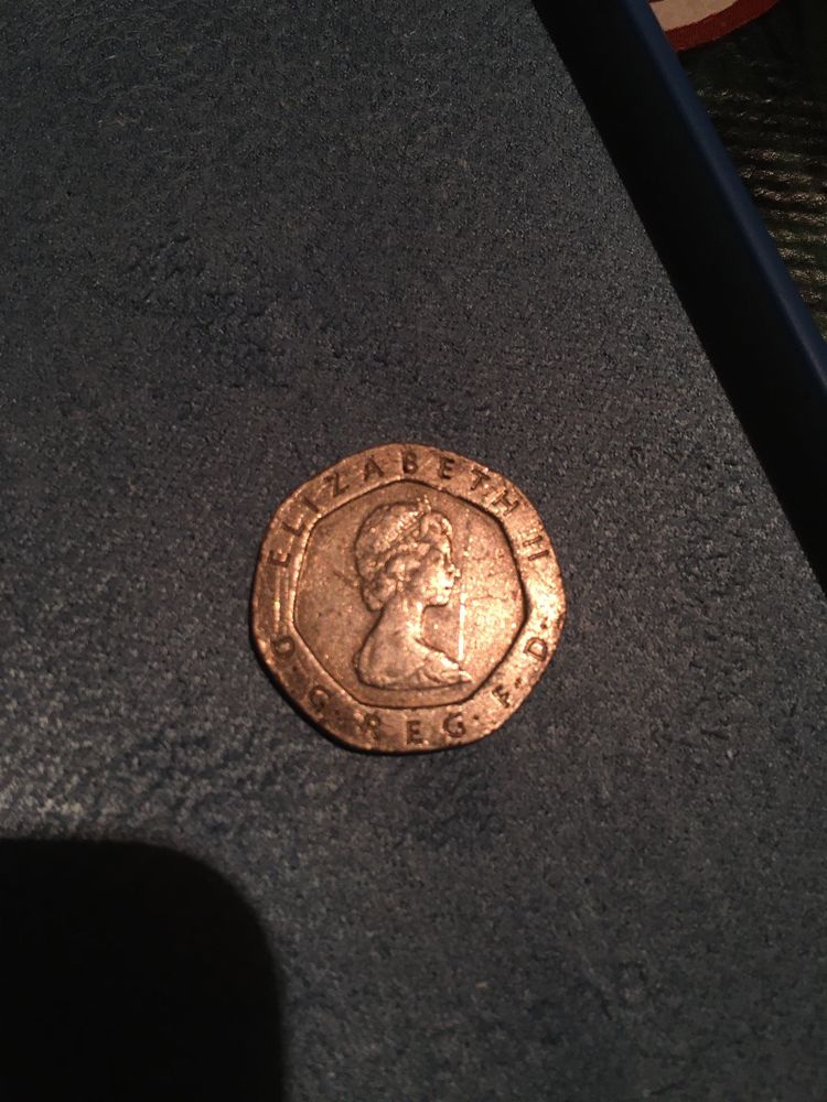 Vând moneda de colecție Twenty Pence din 1982 ELIZABETH II.