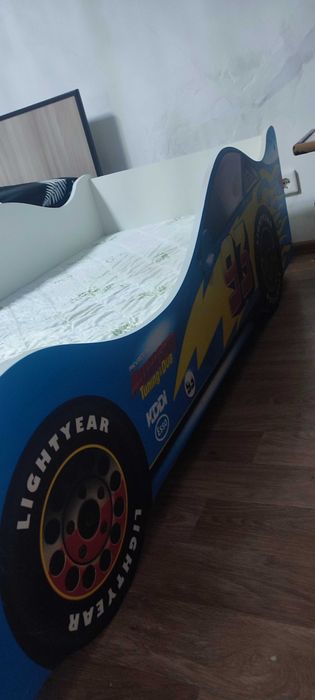 Продам кровать машинка