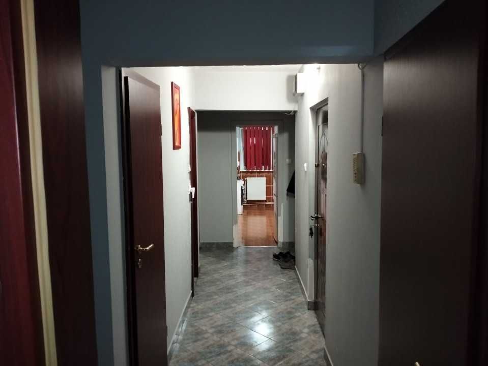 Apartament de vanzare 4 camere zona Valea Aurie