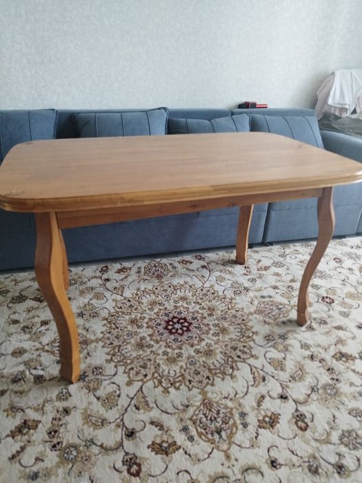 Стол 130/80 б/у. Качественный. Дерево