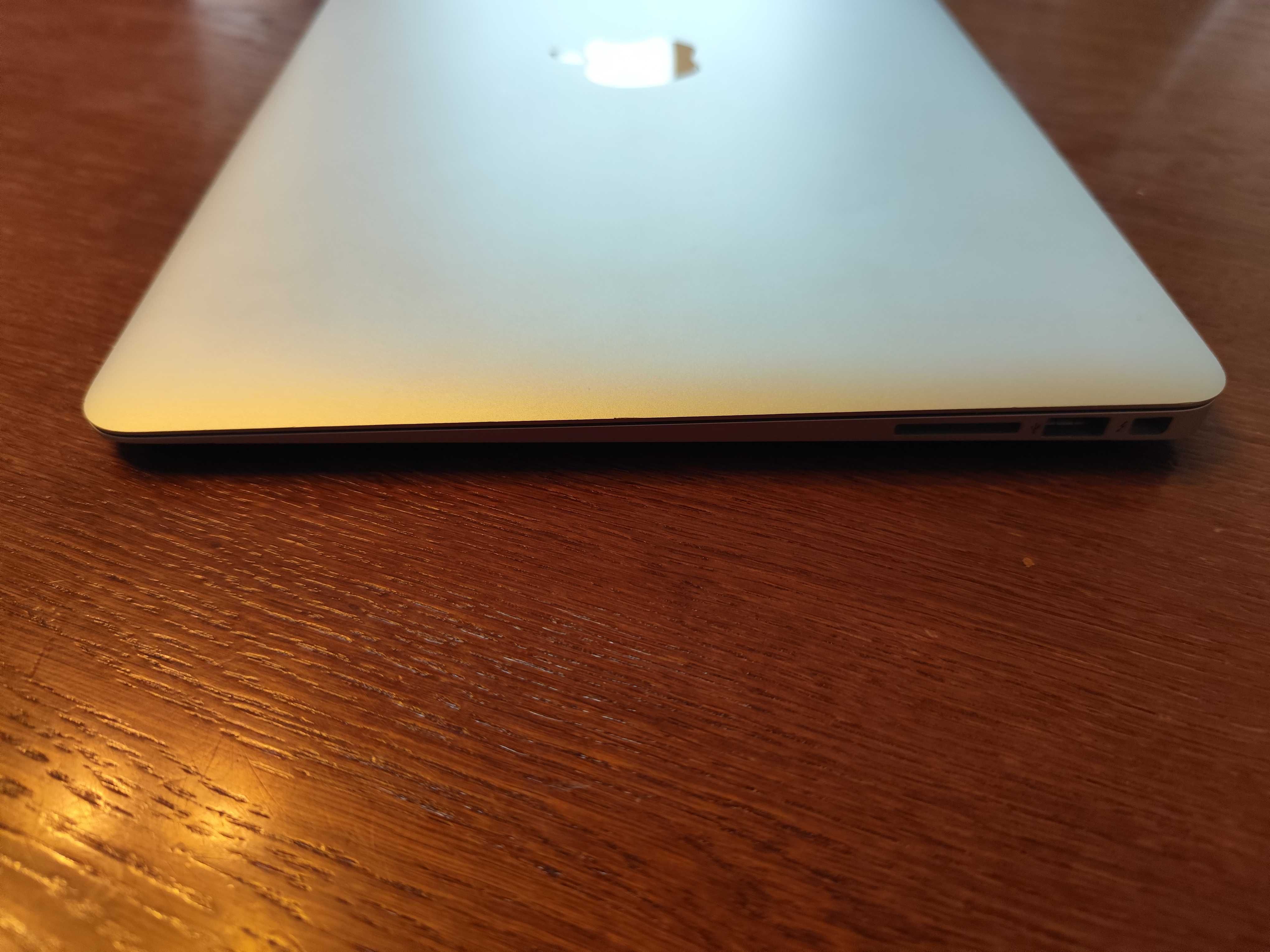 MacBook Air 13 2017 1.8GHz 8Gb RAM 128Gb SSD отличен