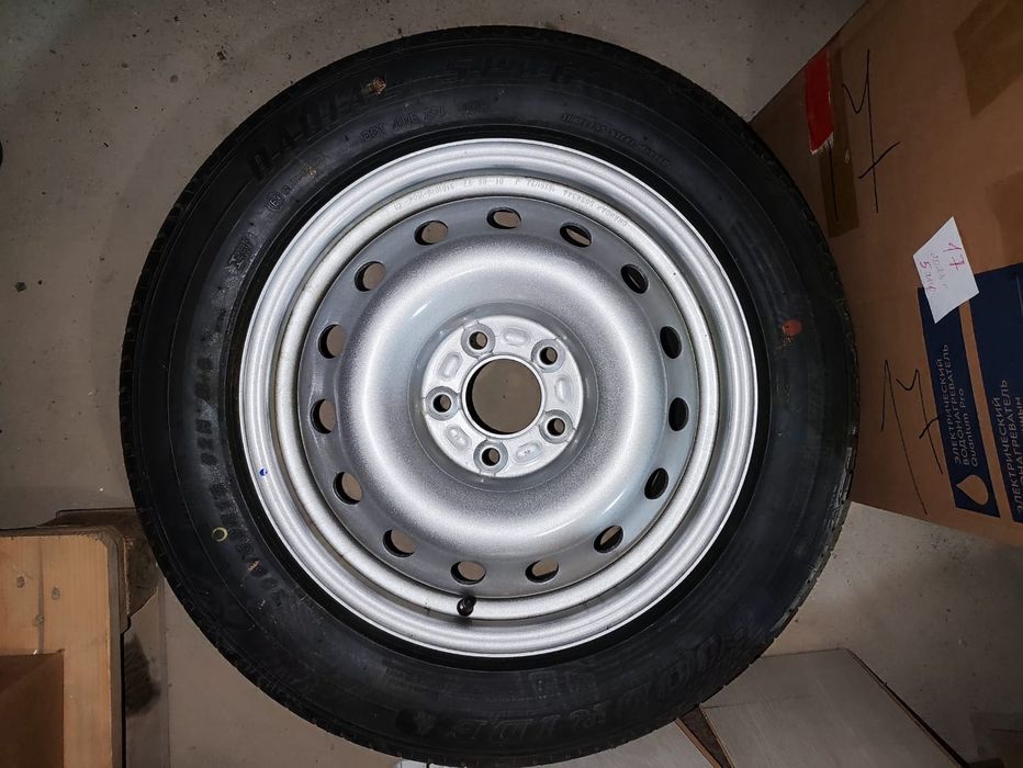 новая покрышка (шина) с диском 205/60 R16 Goodride