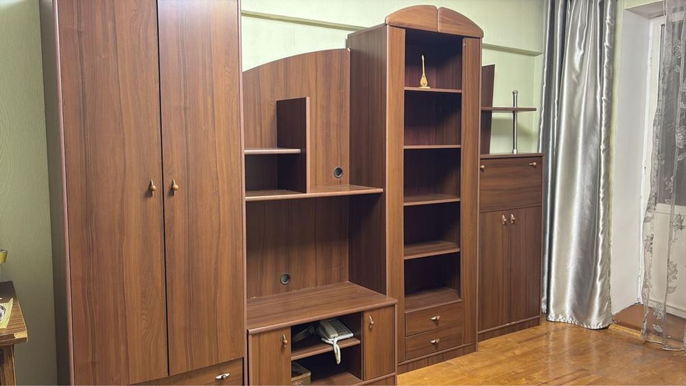 Продам хорошую стенку в гостинную