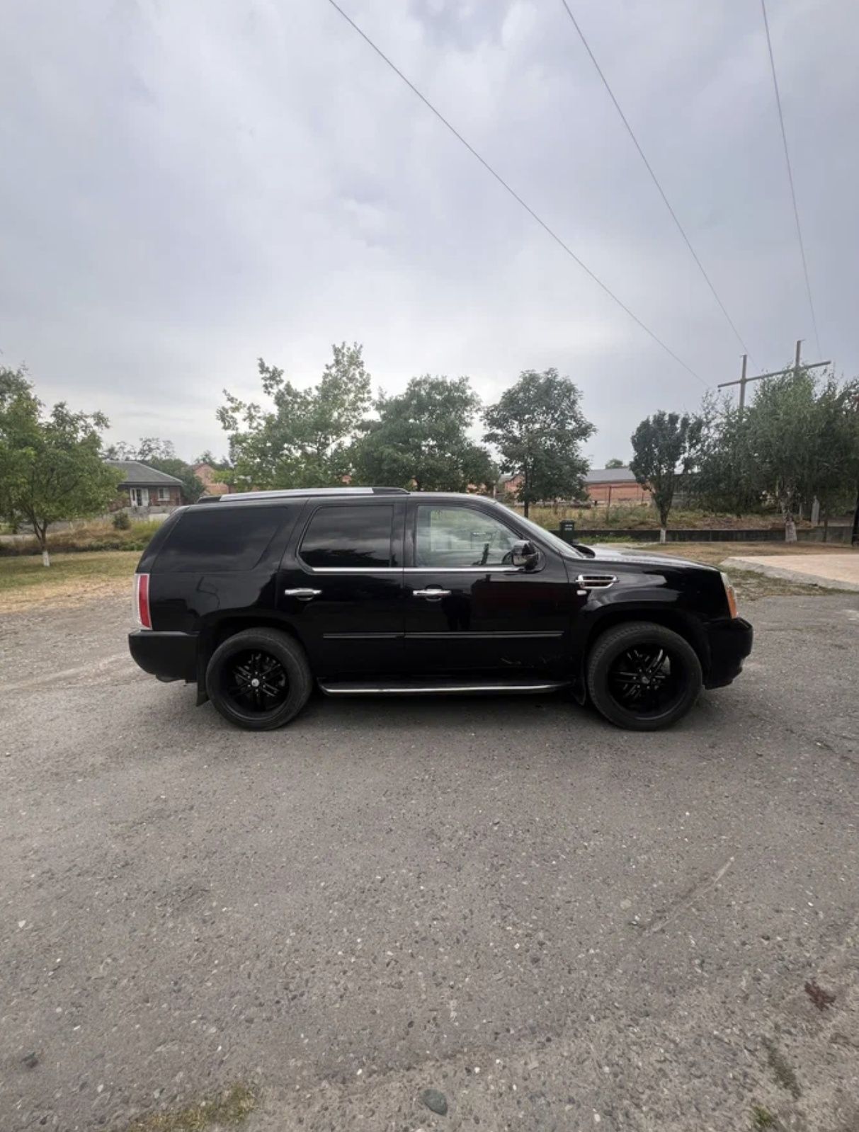 Cadillac Escalade sotilad