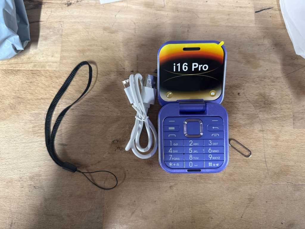 Сгъваем мобилен телефон i16 Pro – 2 SIM, камера, фенерче, FM радио