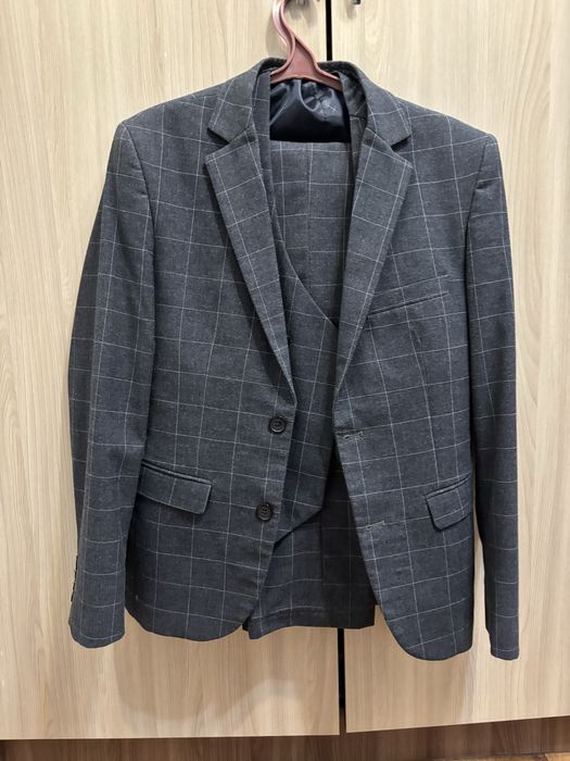 продам костюм тройку срочно