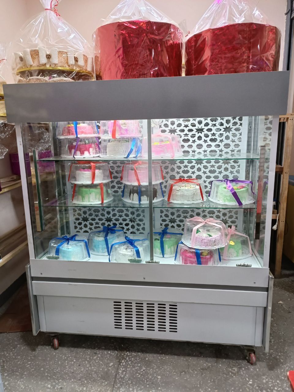 продаётся витрины холодильник в идеальном состоянии