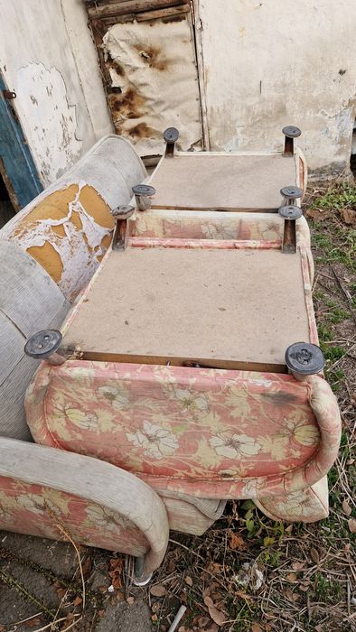 Диван и два кресла