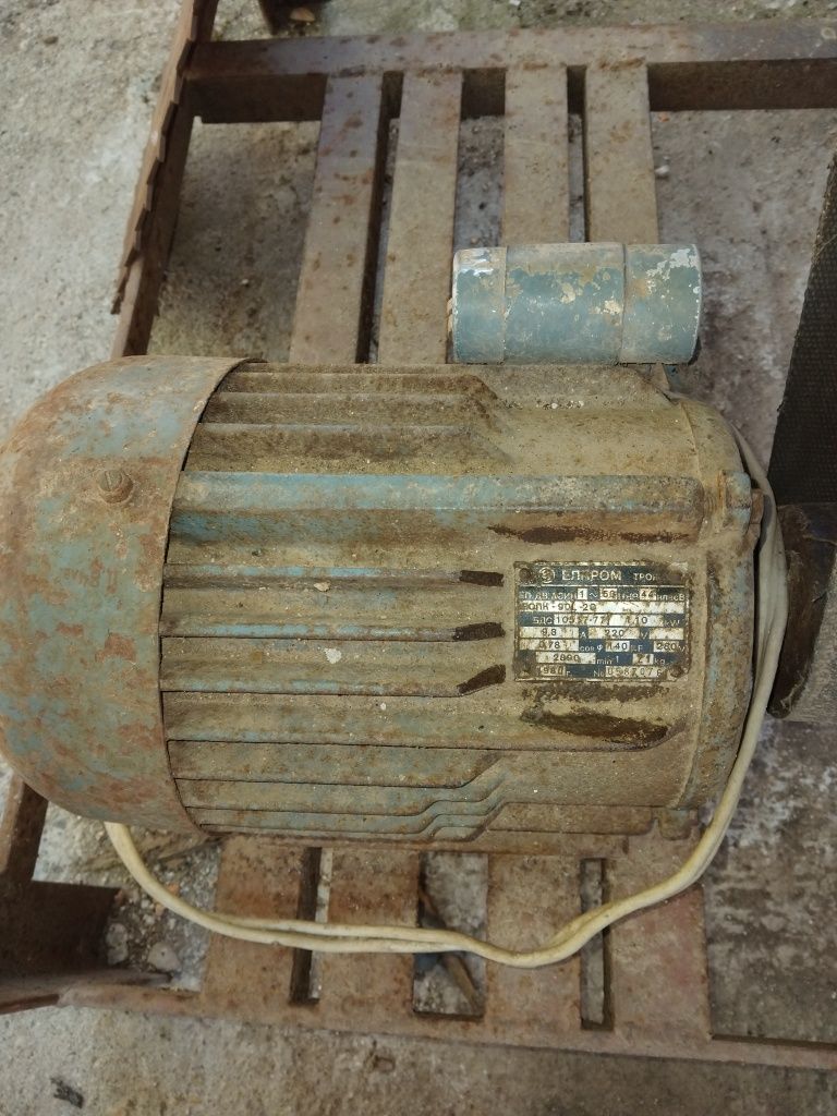 Цирколяр с двигател 1,1кв.
