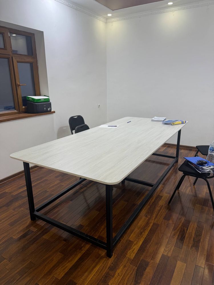 Loft dizaynda urganchda stol