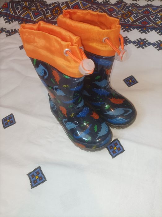 Vând încălțăminte pentru băieți,stare foarte buna mărimi între 20-22