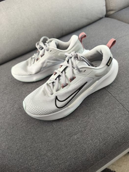 Маратонки NIKE 36,5