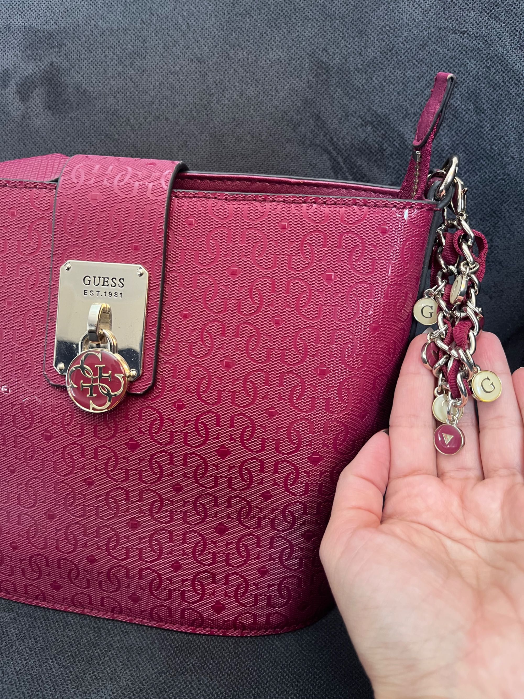 Дамска чанта GUESS