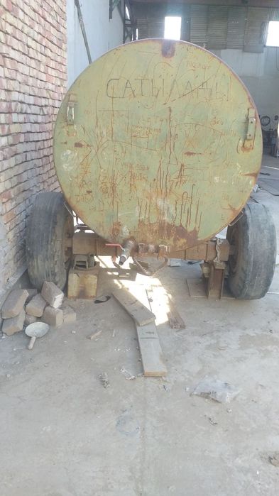 Ёмкость 3 тонналык,жагдайы жаксы,калеген жерге тартып алып кетебересиз