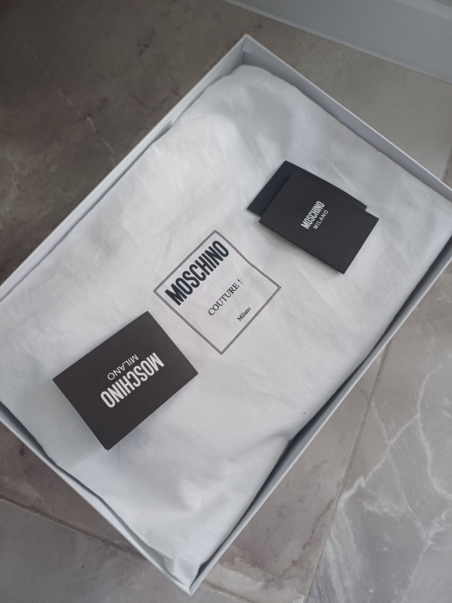 Сникърси Moschino