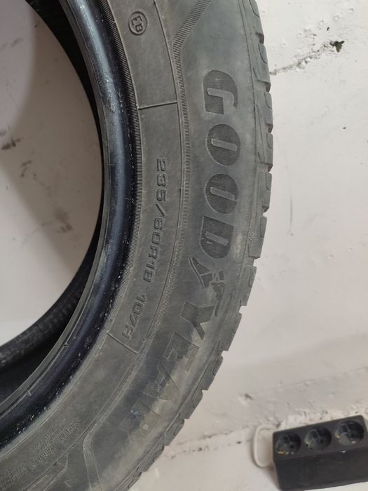 235/60/18 Зимни Goodyear