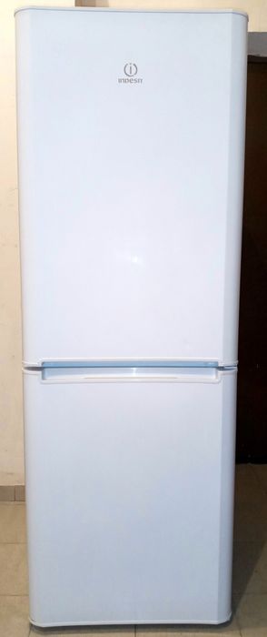 Продам холодильник indesit