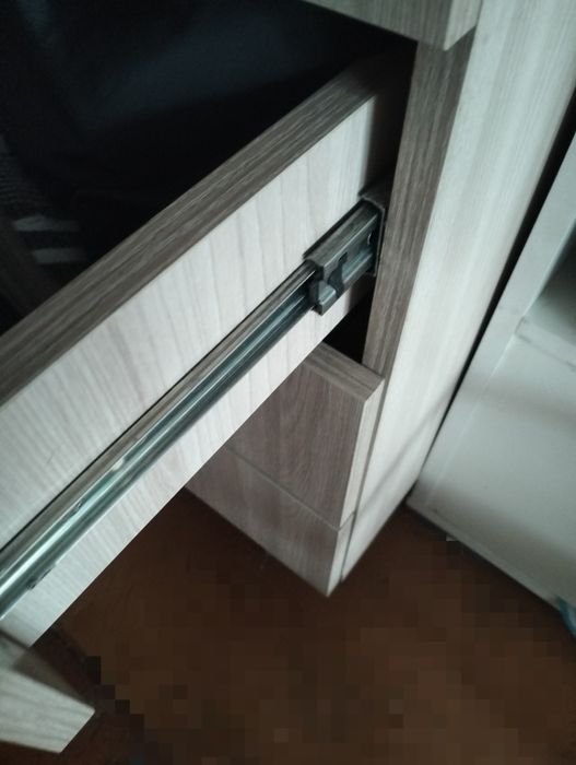 Шкаф пенал с выдвижными ящиками