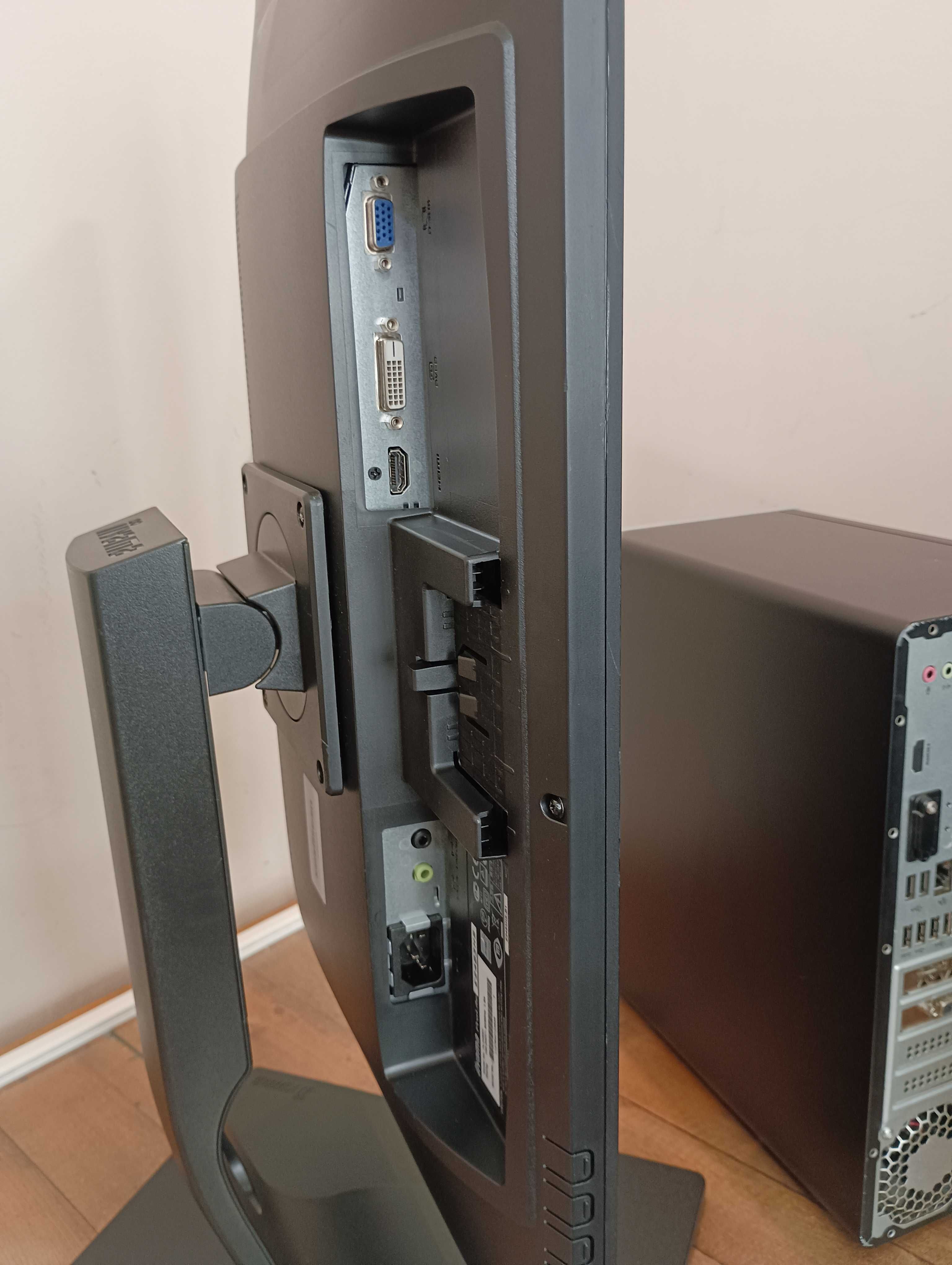 Компютър HP Pavilion TPC-W043-MT  + монитор, клавиатура и мишка