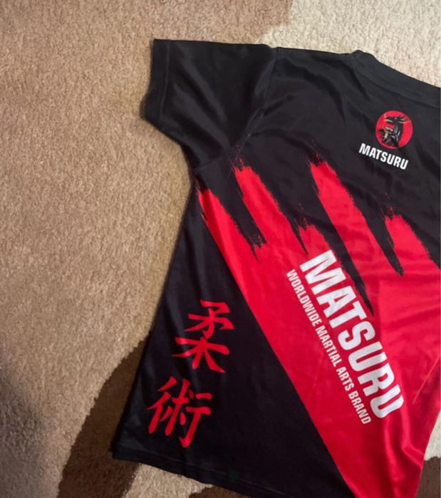 Tricou compresie pentru sport