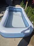 Vând piscina gonflabila