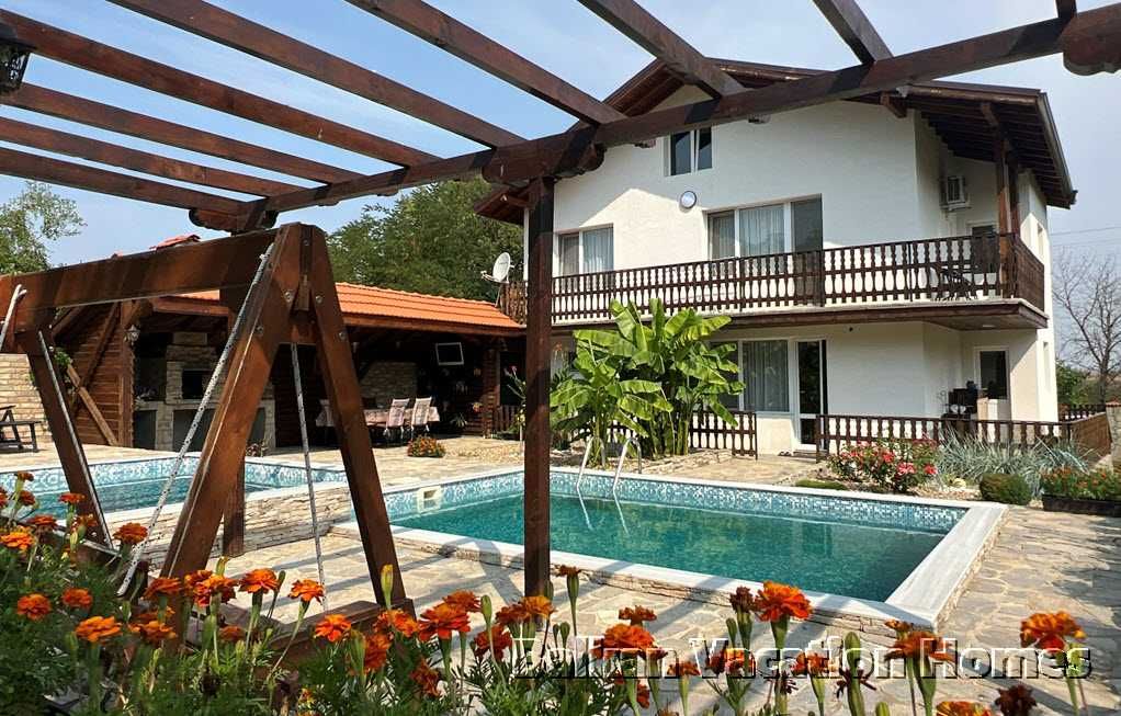 Продава се Къща в Каспичан - 255 кв.м за 726 €/кв.м - Снимка #1