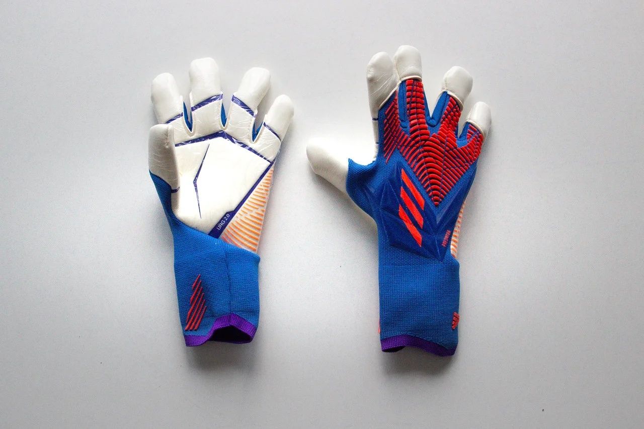 Перчатки для вратаря Adidas predator