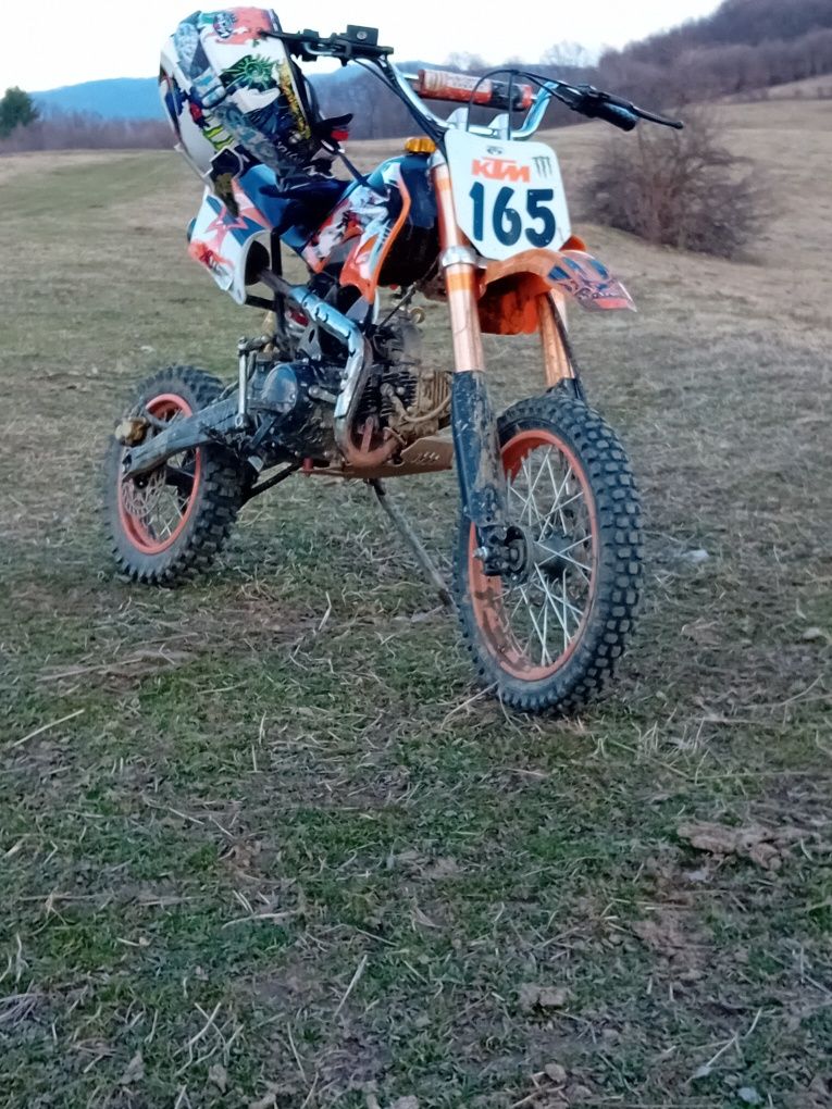 Продавам кросов мотор 125кубика