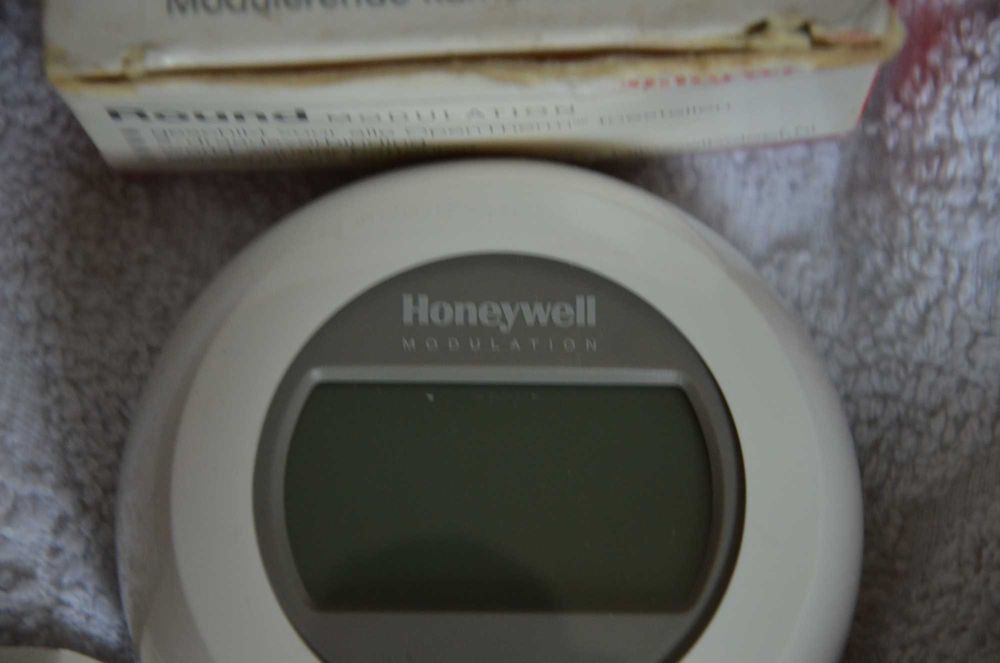 Termostat Honeywell cu fir T87M2018 / Termostat nou centrala termica