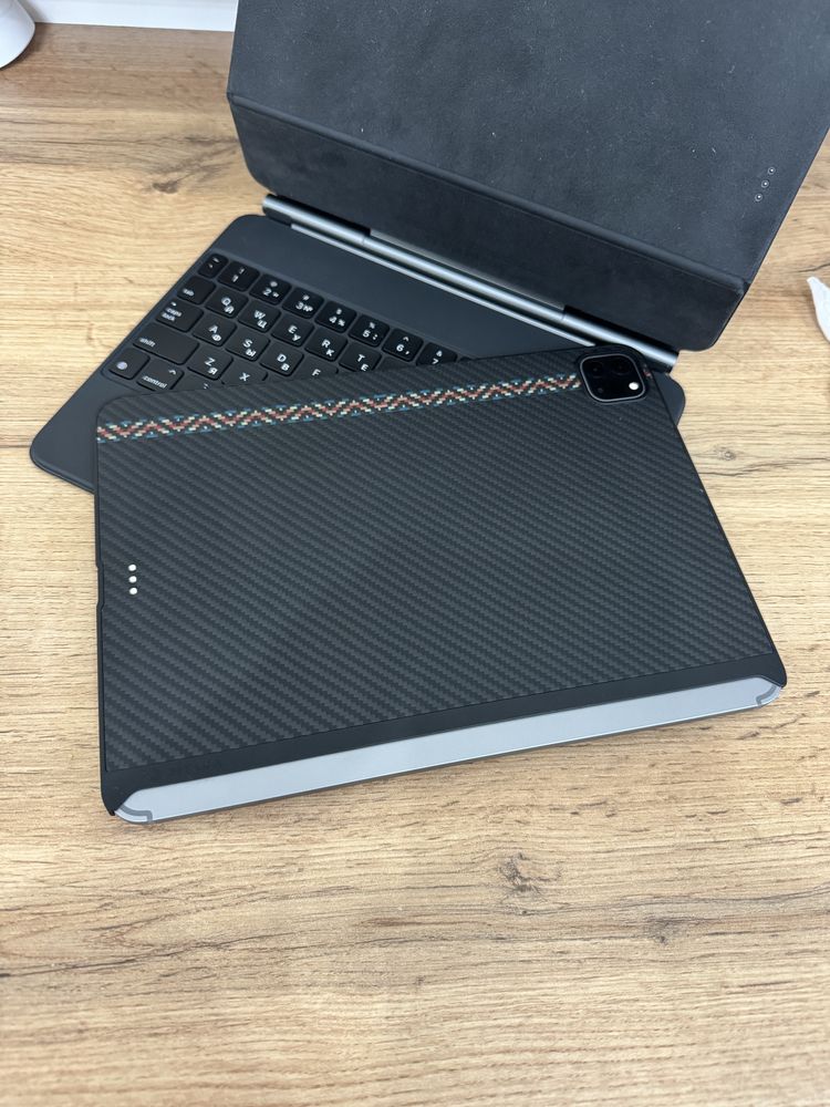 Magic Keyboard для iPad 11”