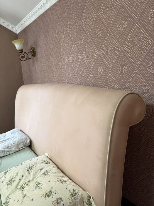 Двуспальная кровать, комод